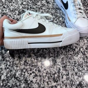 Nike Court Legacy Lift Women’s Shoes